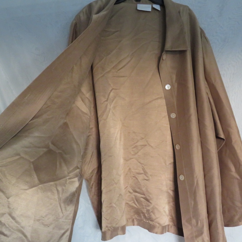 100% Silk Button Down 💖 - Picture 2 of 3